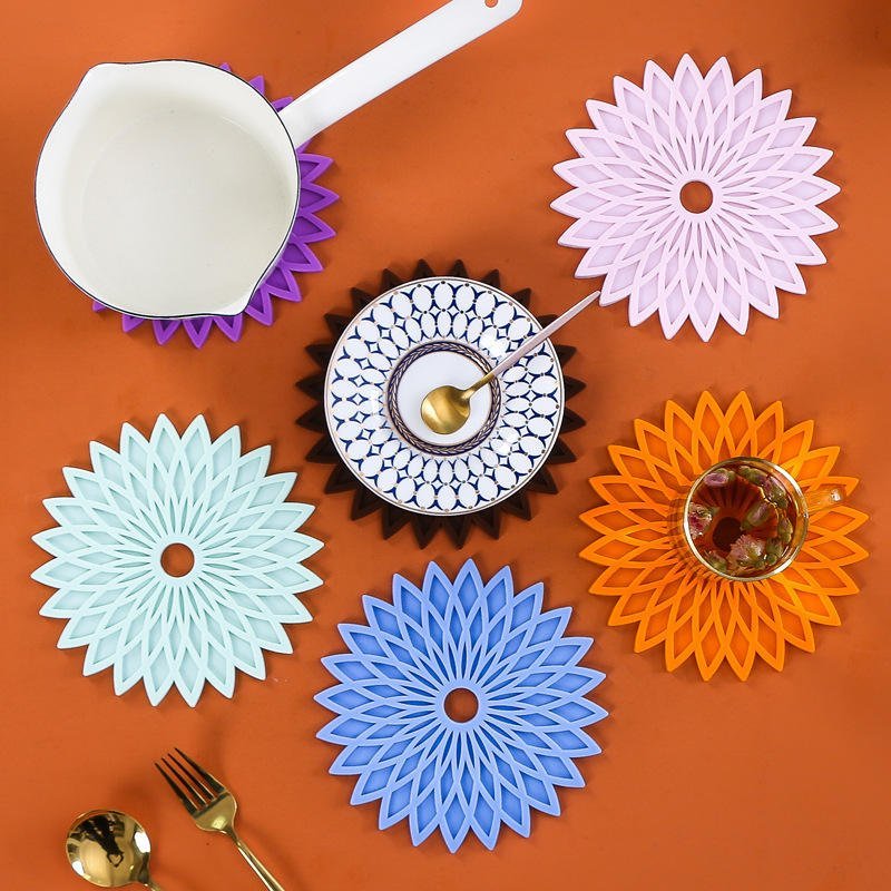 Ha3c2274f2b0f4d7dbe37c5ac87df75edc.jpg Silicone Insulation Kitchen Table Mat - Image 1